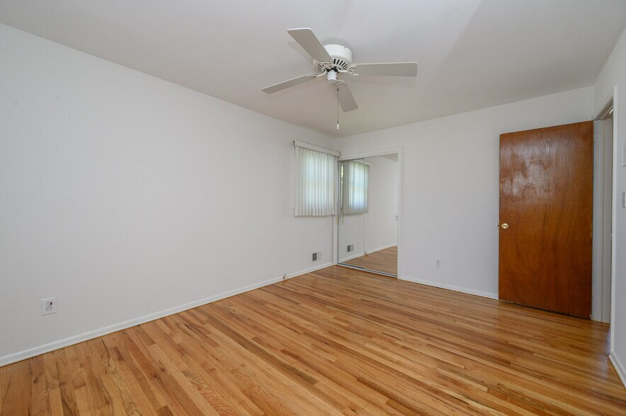 More Photos Of 373 Ford Ave, Fords Medical For Sale