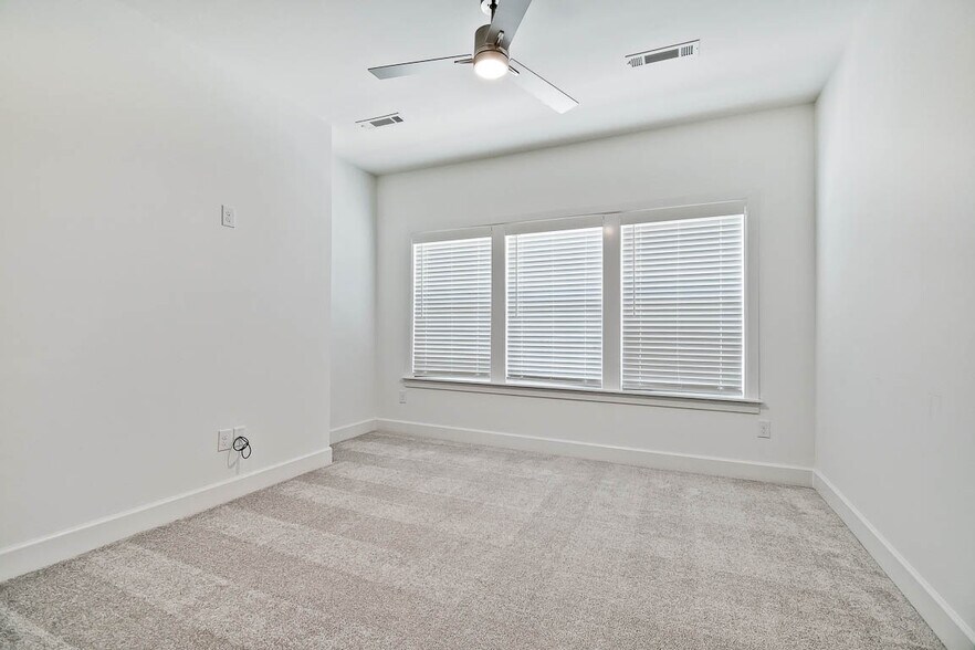 More Photos Of 502-510 W Persimmon St, Rogers Apartments For Sale