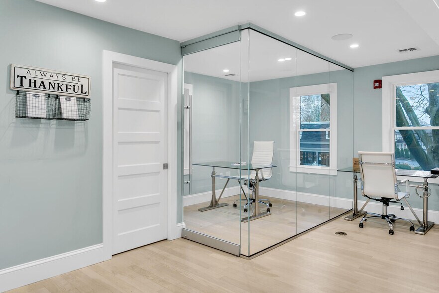 More Photos Of 126 E River Rd, Rumson Storefront Retail Residential For Lease