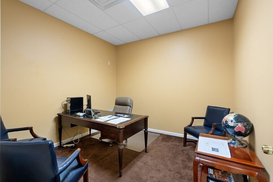 More Photos Of 6978 Lebanon Rd, Mount Juliet Showroom For Lease