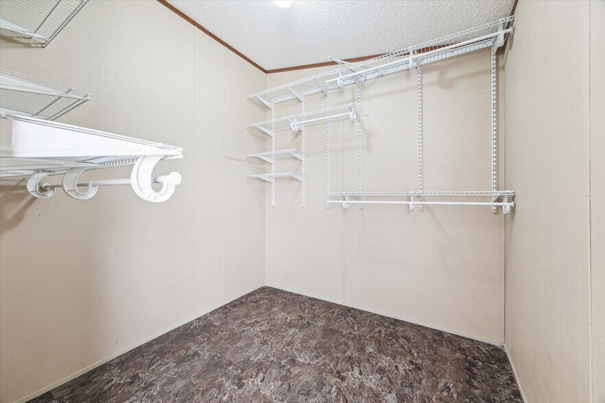 More Photos Of 3733 Rest Home Rd, Pearland Flex For Sale