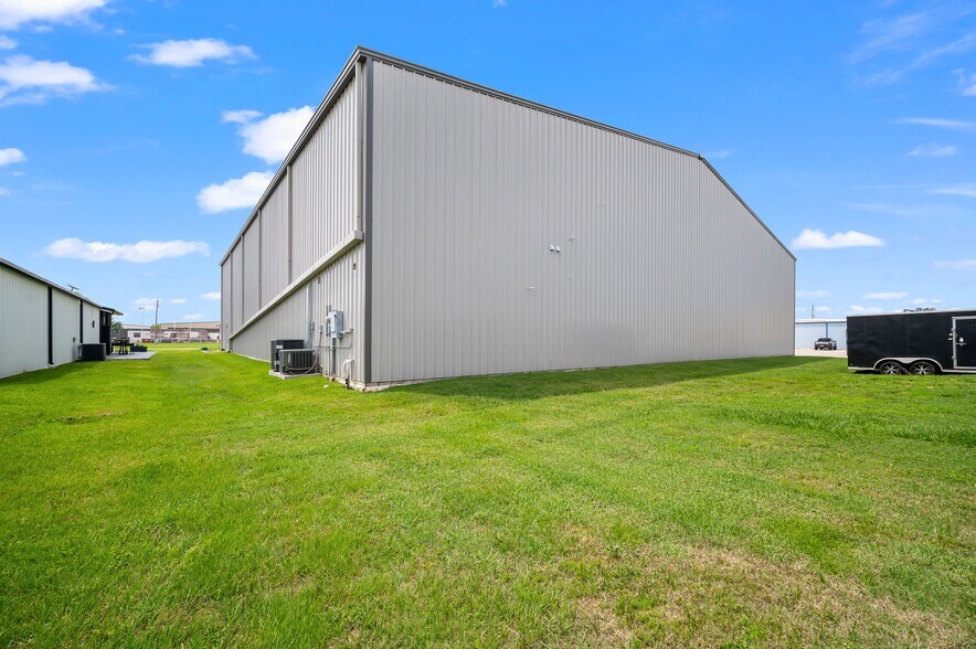 More Photos Of 7622 Eagle Ln, Spring Airplane Hangar For Sale