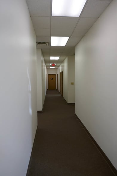 More Photos Of 10427 Cogdill Rd, Knoxville Light Distribution For Lease