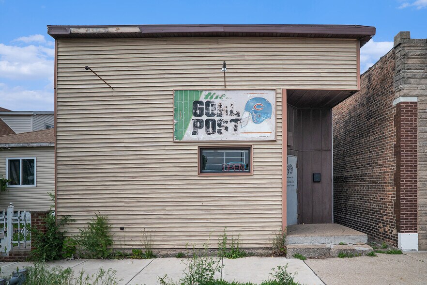 More Photos Of 604 W 151st St, East Chicago General Retail For Sale