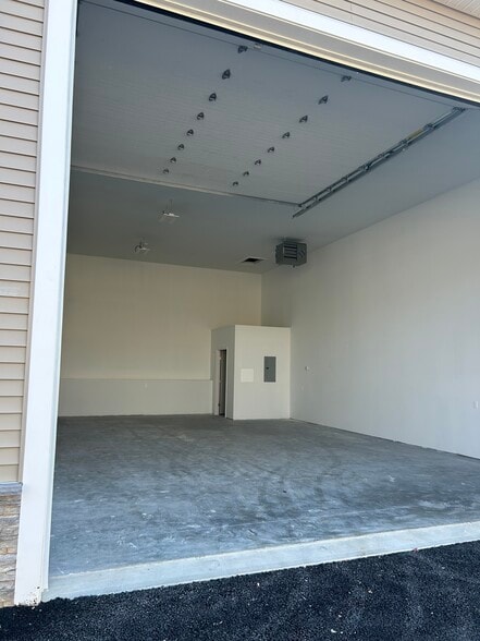More Photos Of 597 South County Trl, Exeter Flex For Sale