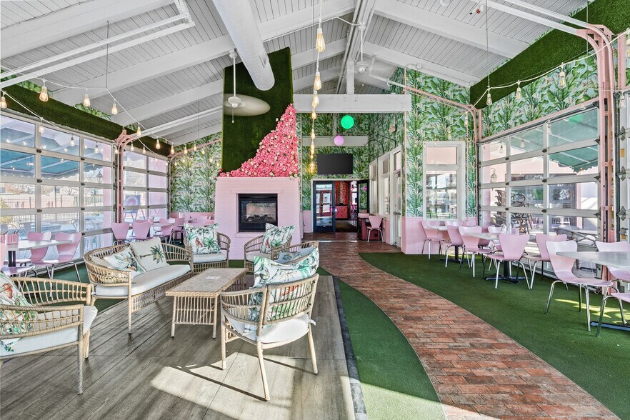 More Photos Of 2501 & 2519 Marshall St NE, Minneapolis Restaurant For Sale