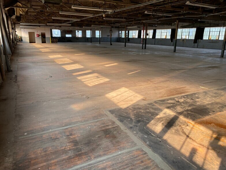 More Photos Of 1401 Saint Andrew St, La Crosse Warehouse For Sale
