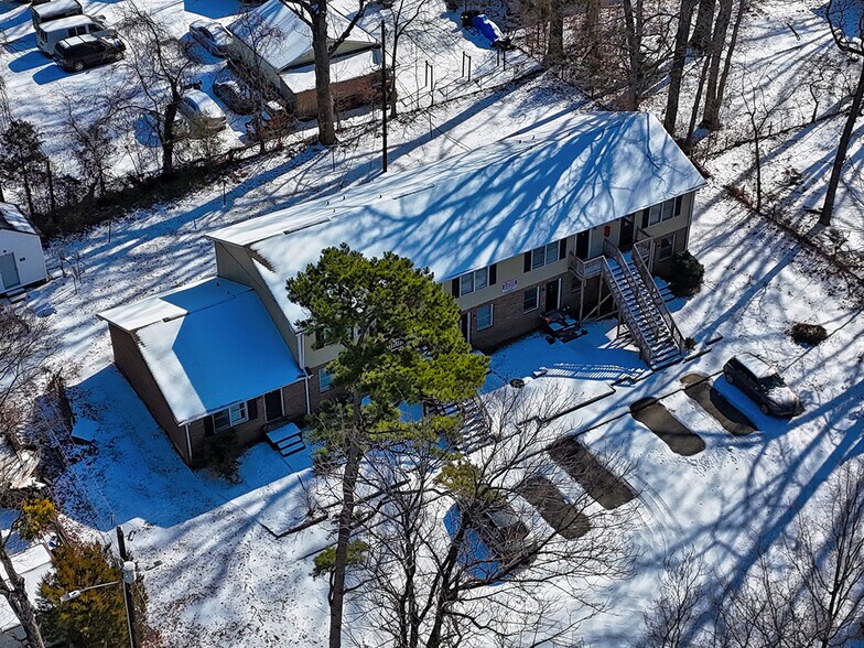 More Photos Of 2003 Woodcrest St, Greensboro Apartments For Sale