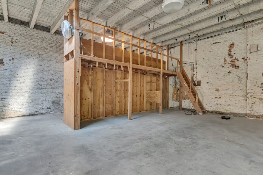 More Photos Of 1420 Broadway, Seattle Warehouse For Sale
