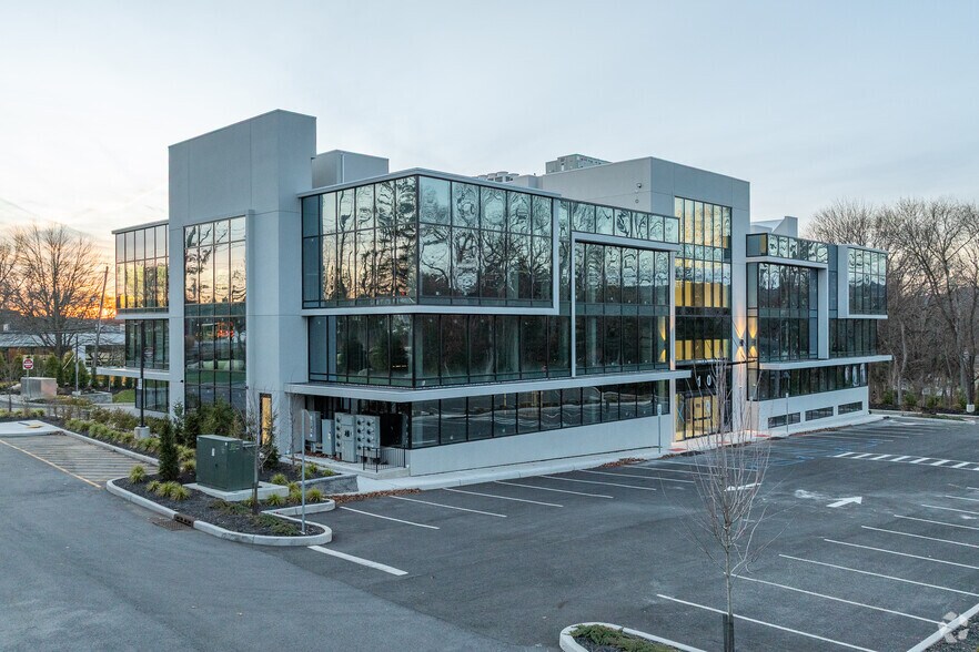 More Photos Of 10 Executive Blvd, Suffern Medical For Lease
