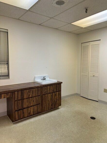More Photos Of 2650 Bahia Vista St, Sarasota Medical For Sale