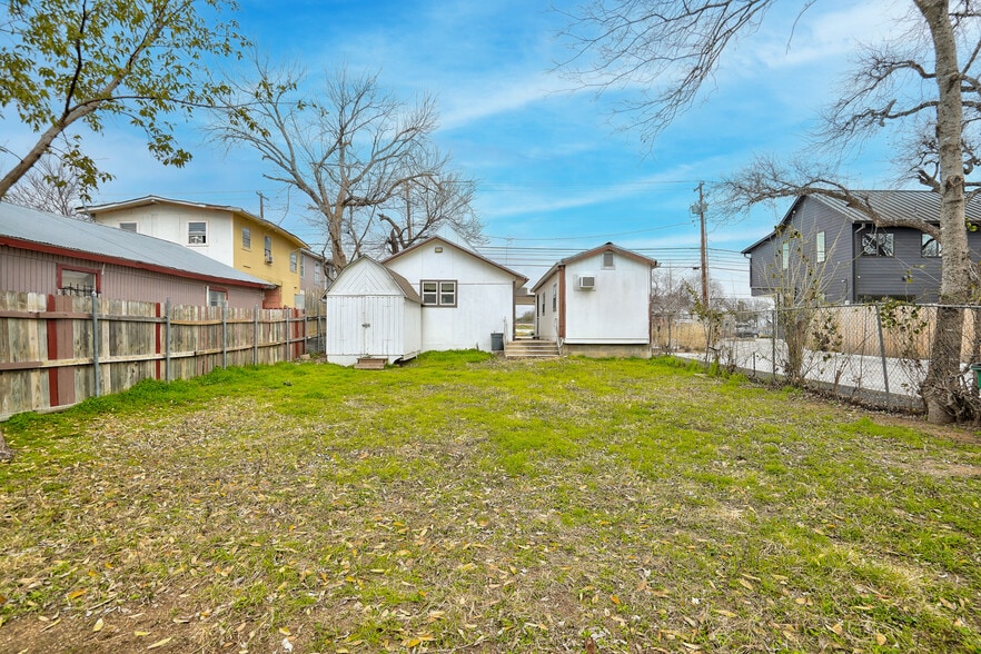 More Photos Of 2607 E 5th St, Austin Religious Facility For Sale