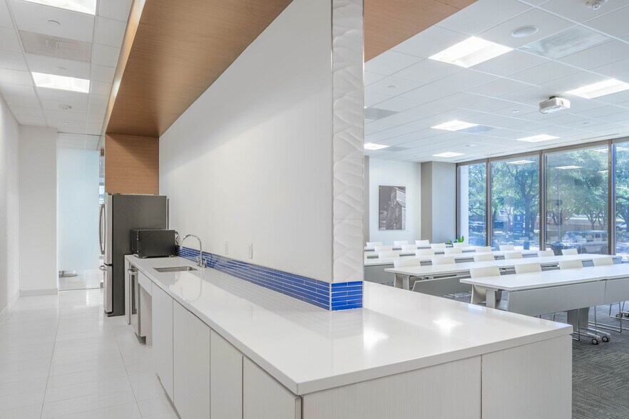 More Photos Of 4835 Lyndon B Johnson Fwy, Dallas Unknown For Lease