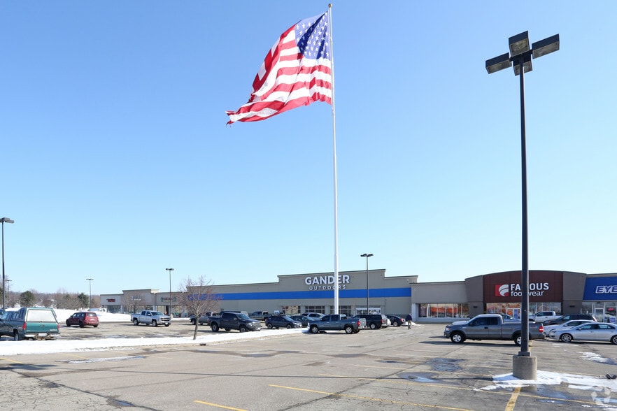 More Photos Of 2900 Deerfield Dr, Janesville General Retail For Lease