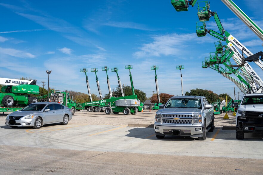 More Photos Of 3701 Dalworth St, Arlington Warehouse For Lease