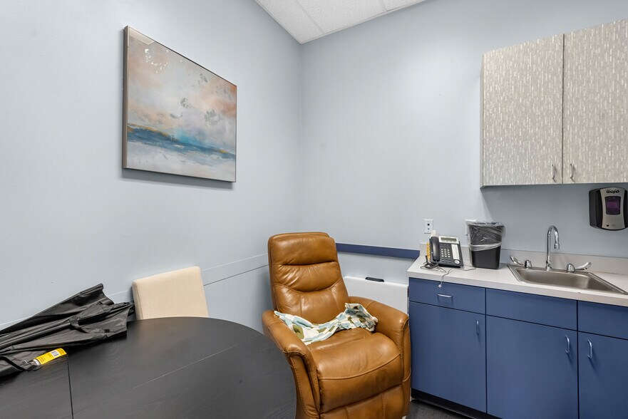 More Photos Of 3326 Watters Rd, Pasadena Office For Sale