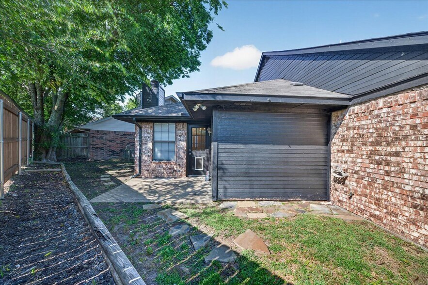 More Photos Of 210-212 Saint Marys Pl, Rockwall Apartments For Sale