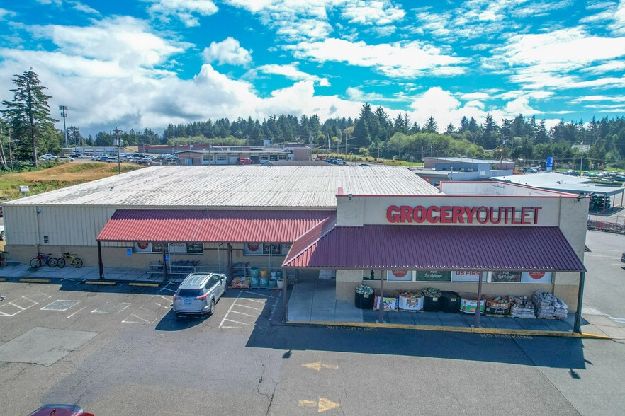 Primary Photo Of 1385 Newmark Ave, Coos Bay Supermarket For Sale