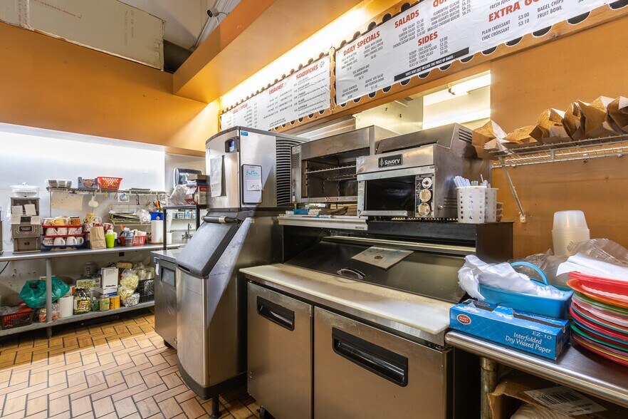 More Photos Of 2441 NW 43rd St, Gainesville Storefront For Sale