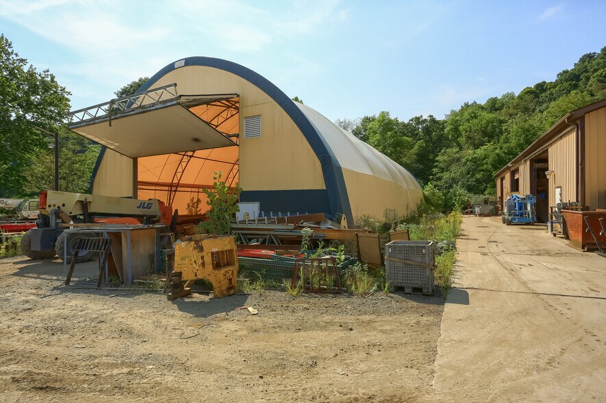 More Photos Of 740 Greensburg Rd, New Kensington Warehouse For Lease