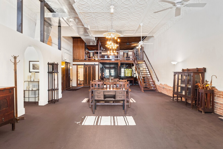 More Photos Of 118 W. Grand St, Whitewright Storefront Retail Residential For Sale