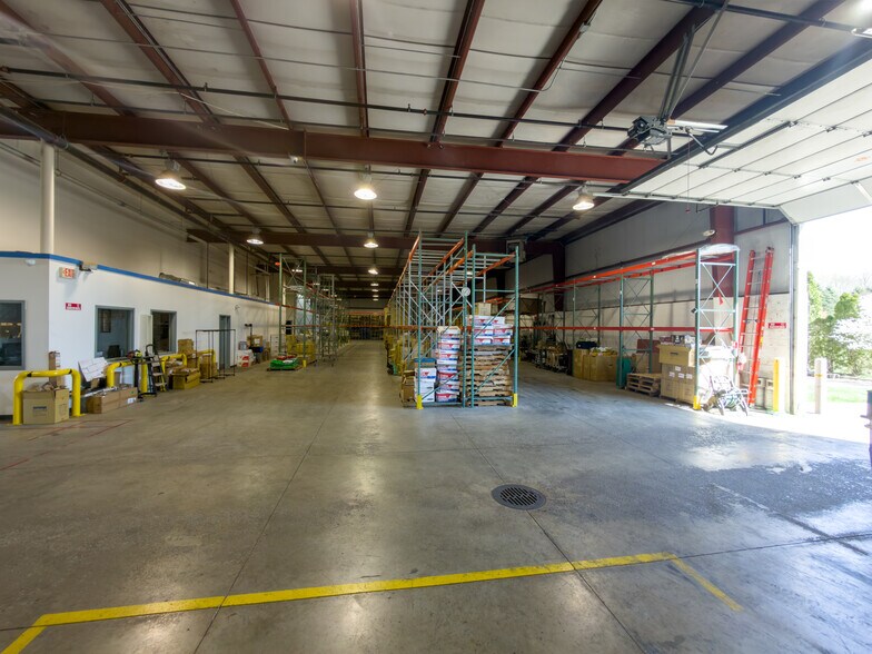 More Photos Of 22960 Venture Dr, Novi Warehouse For Lease