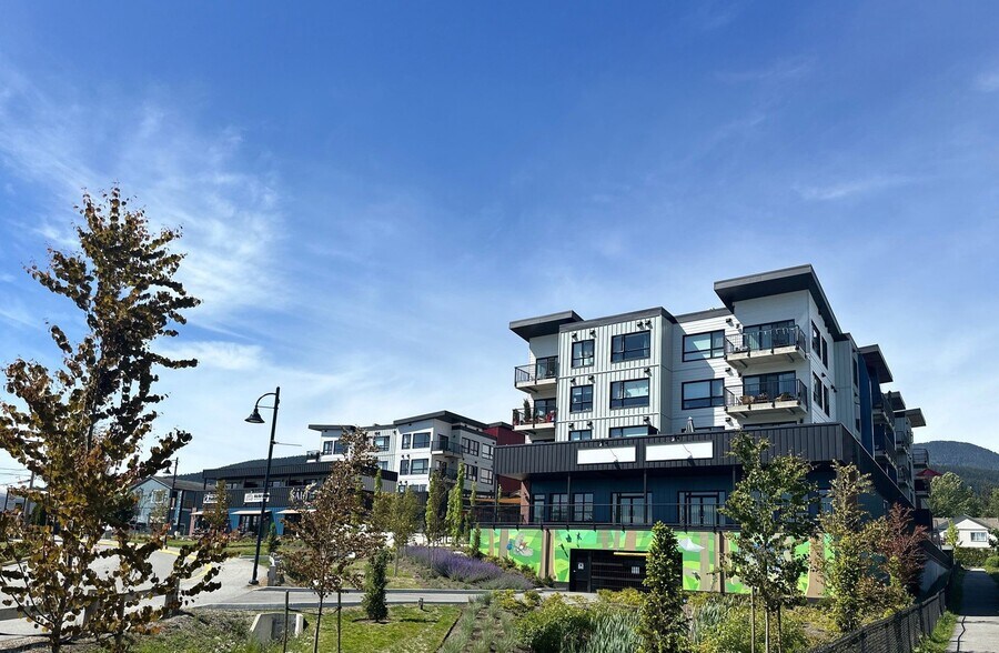 More Photos Of 1000-1018 Venture Way, Gibsons Apartments For Lease