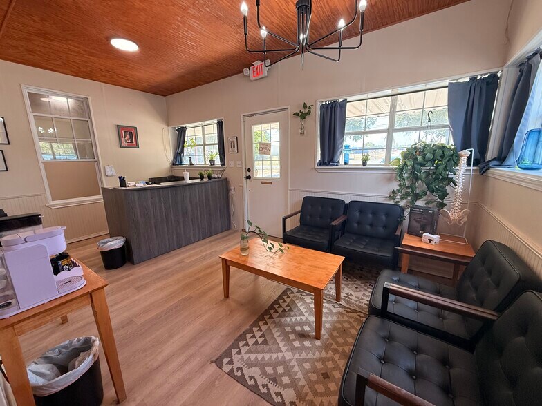 More Photos Of 460 Jones Ave, Blanco Office For Lease