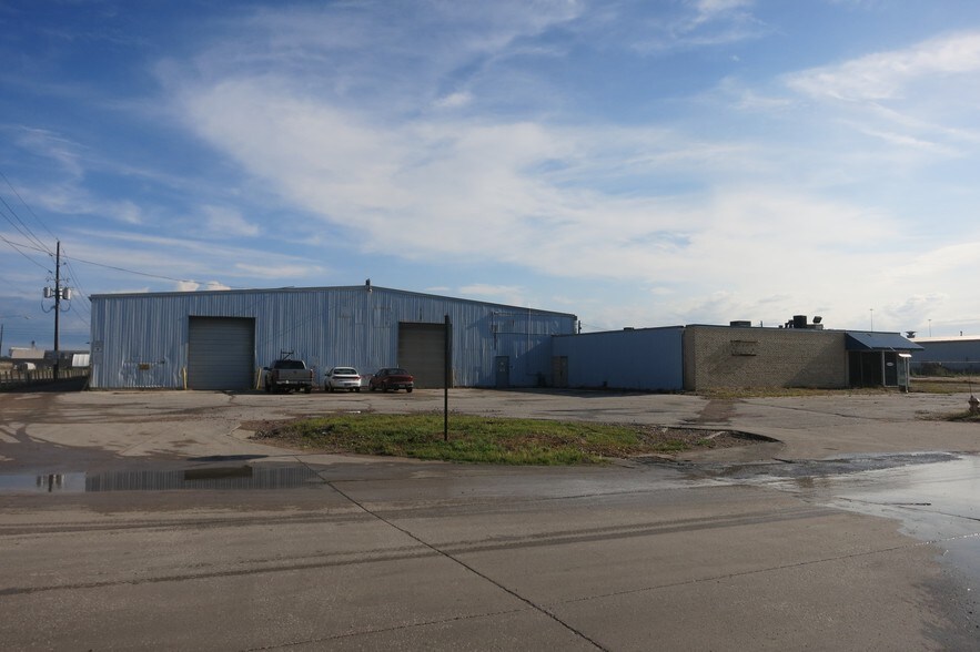 More Photos Of 2301 Bridgeport Dr, Sioux City Manufacturing For Lease