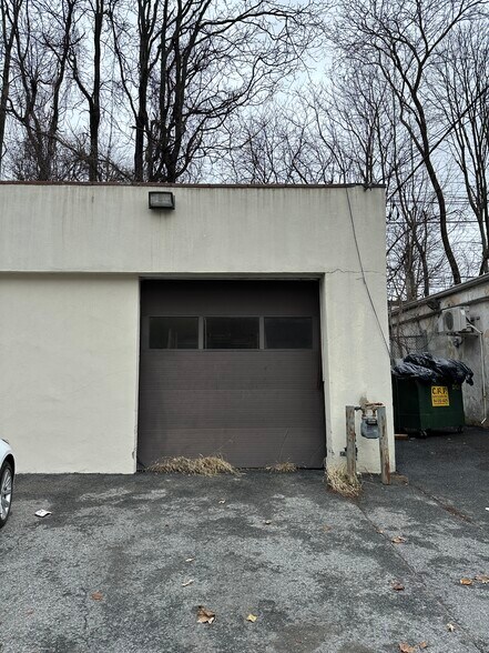 More Photos Of 323 Washington St, Mount Vernon Industrial For Sale
