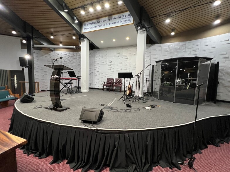 More Photos Of 9121 Ferguson Rd, Dallas Religious Facility For Sale