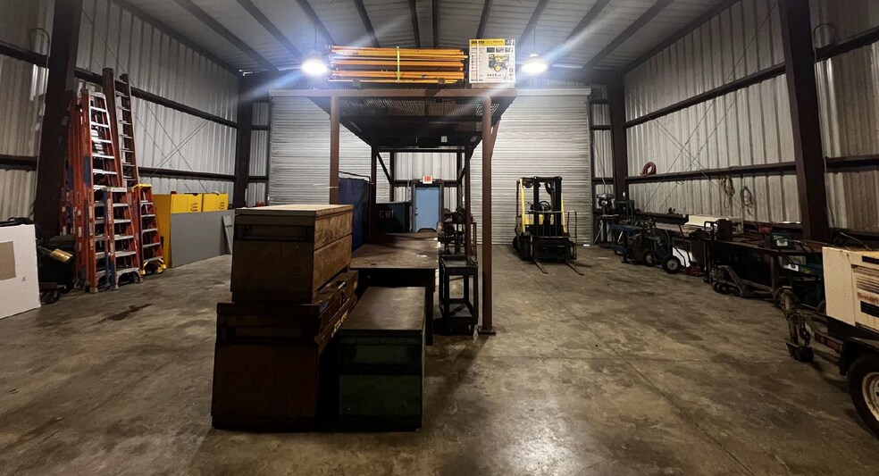 More Photos Of 221 N Scenic Hwy, Frostproof Flex For Lease