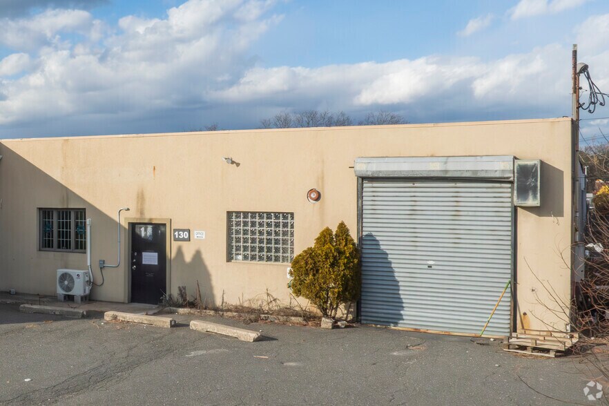More Photos Of 130 Marine St, Farmingdale Warehouse For Sale