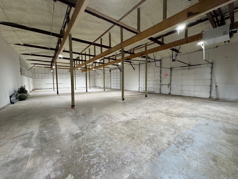 More Photos Of 415 S Kansas Ave, Olathe Warehouse For Lease