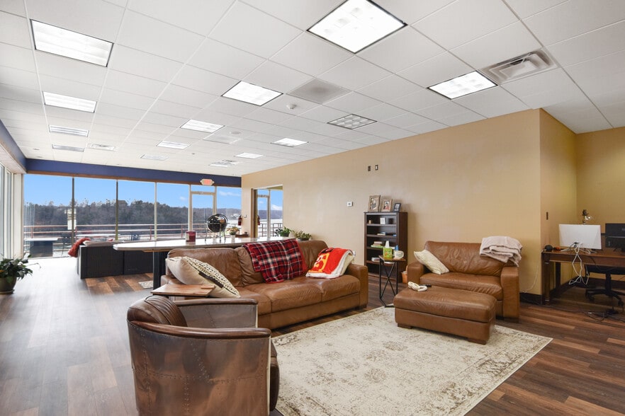 More Photos Of 6550 Pelican Dr, Osage Beach Marina For Sale