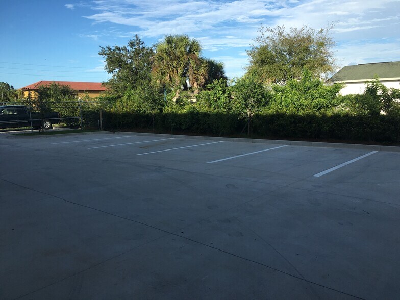 More Photos Of 1742 Canova St SE, Palm Bay Auto Repair For Sale