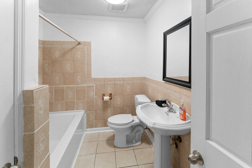 More Photos Of 2605 US Highway 80 W, Savannah Office For Sale