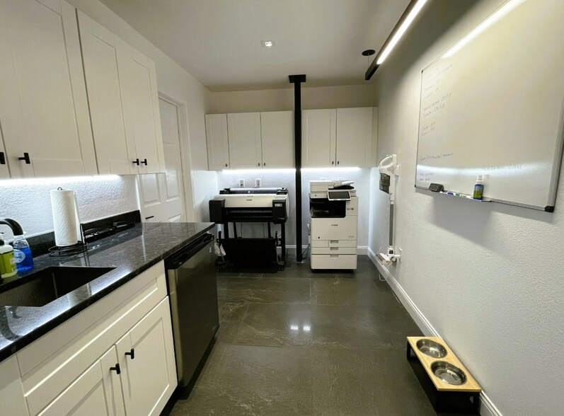 More Photos Of 323 S Fannin Ave, Tyler Medical For Lease