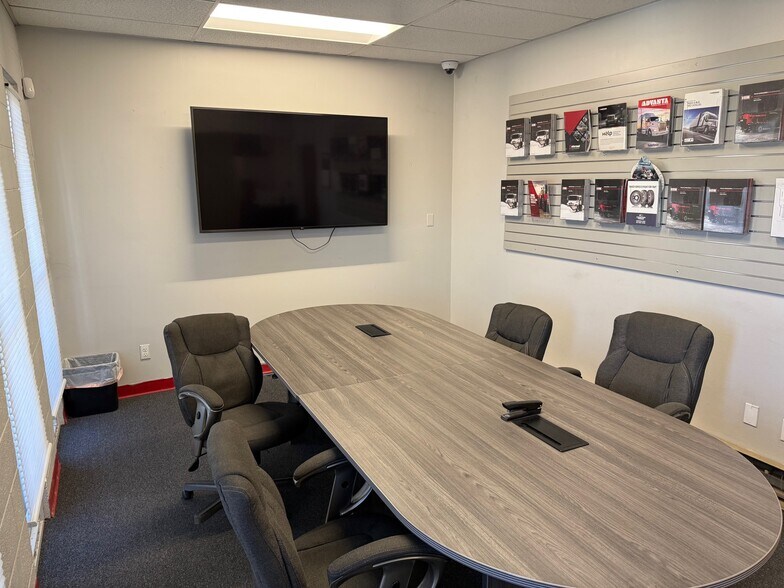 More Photos Of 720-760 Geiger Ct, Colorado Springs Warehouse For Lease