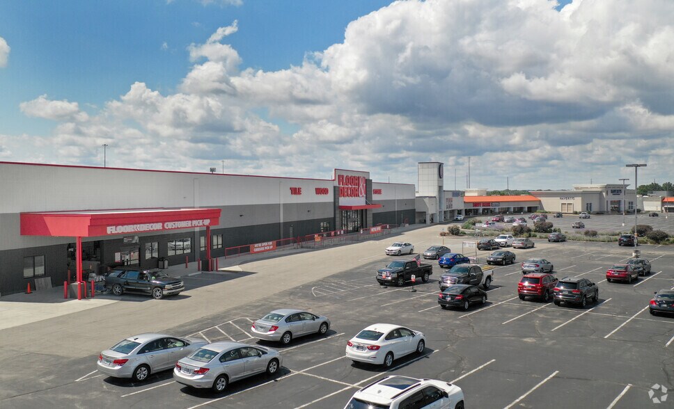 More Photos Of 8310-8410 Castleton Corner Dr, Indianapolis Storefront For Lease