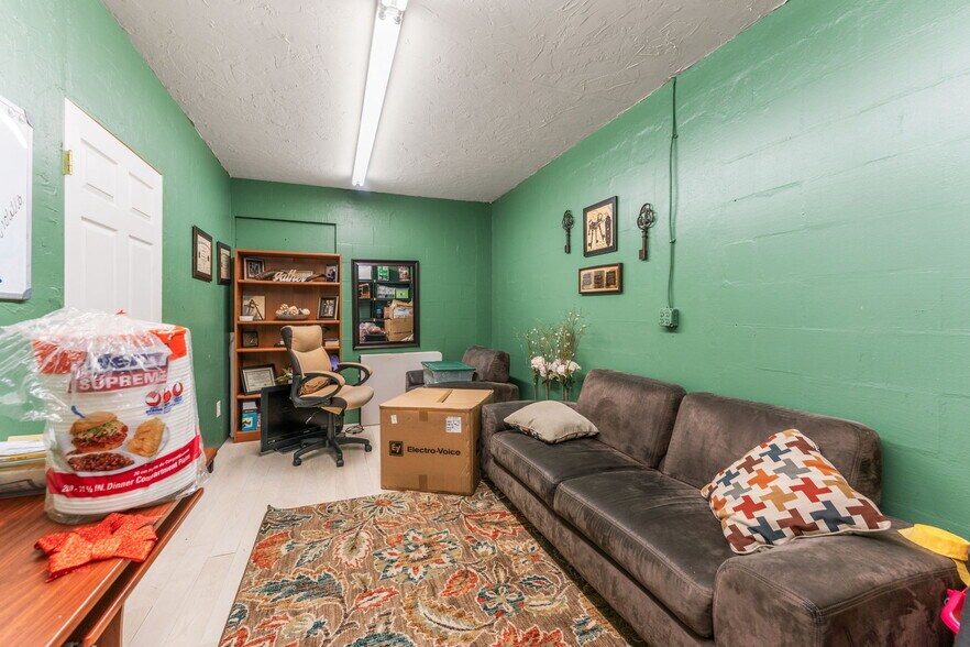 More Photos Of 2506 9th St, Bradenton Freestanding For Sale