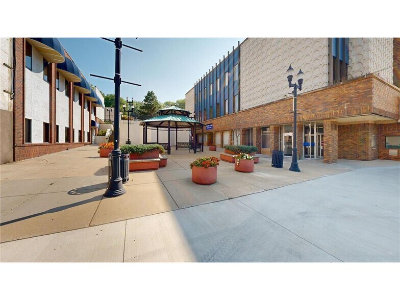 More Photos Of 101 S 1st St, Montevideo Office For Sale