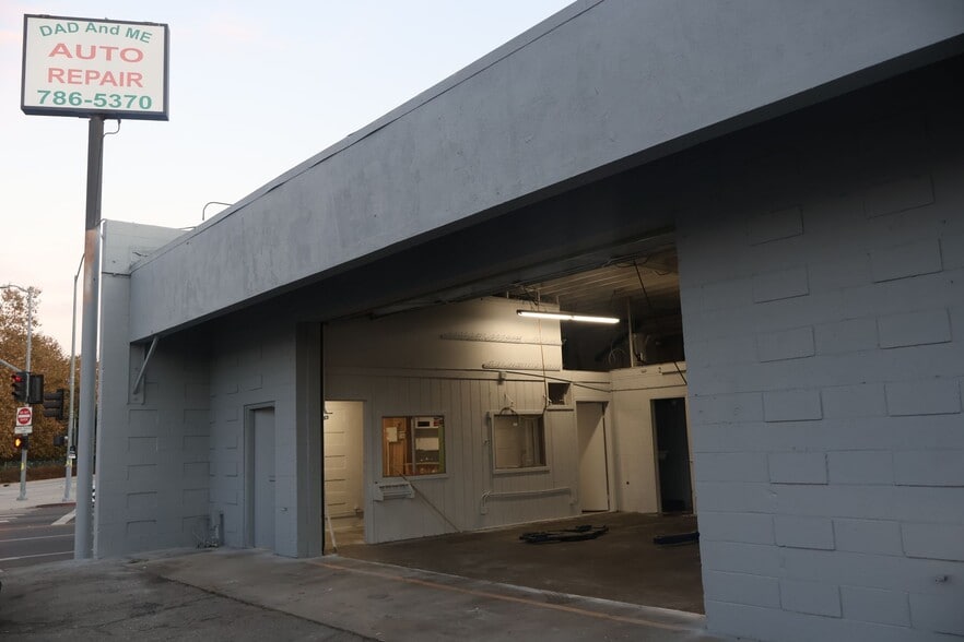 More Photos Of 13300 Burbank Blvd, Van Nuys Auto Repair For Sale