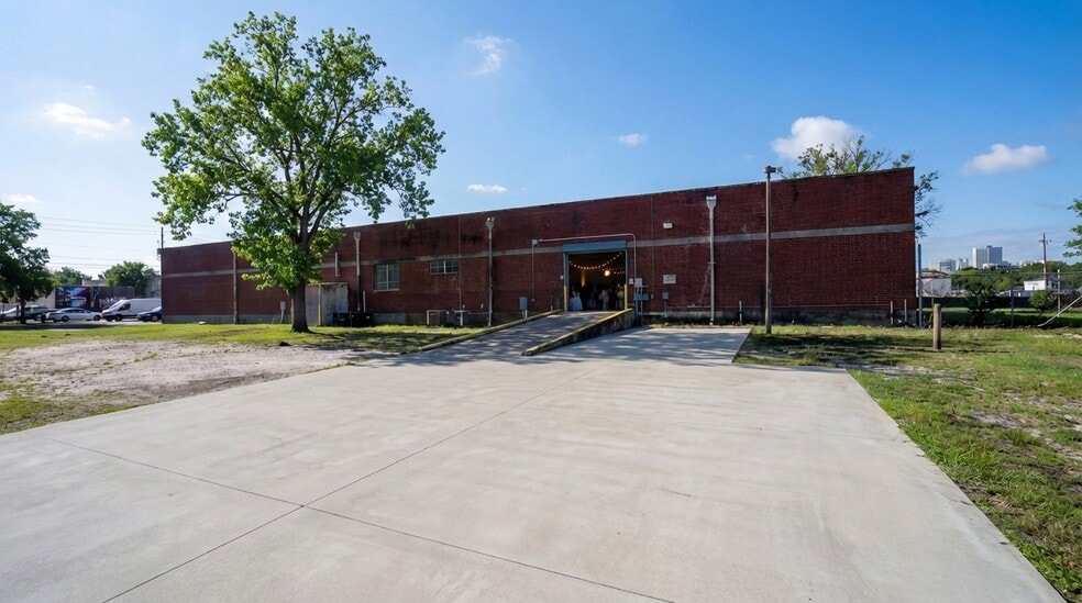 More Photos Of 2404 Hubbard St, Jacksonville Warehouse For Lease