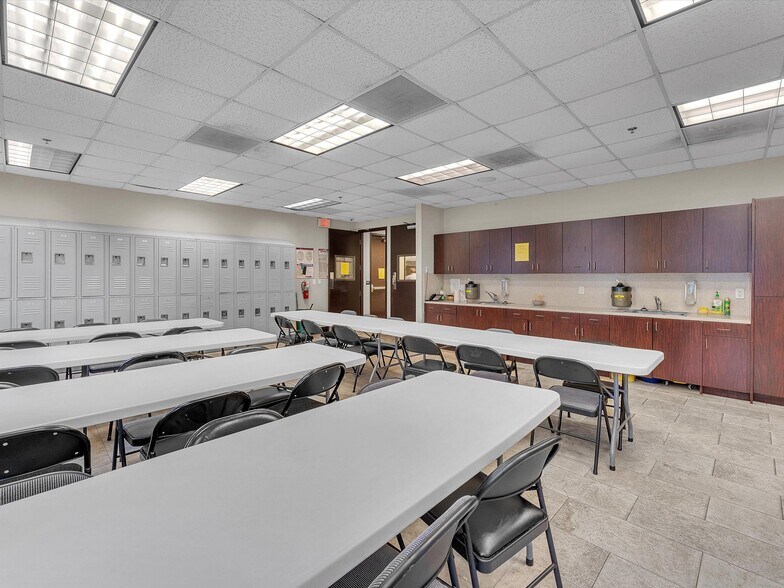 More Photos Of 2260 NW 114th Ave, Doral Warehouse For Lease