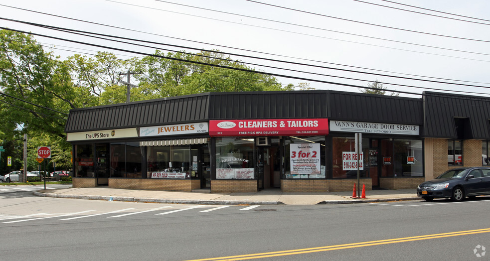 Primary Photo Of 565-577 Plandome Rd, Manhasset Storefront For Lease