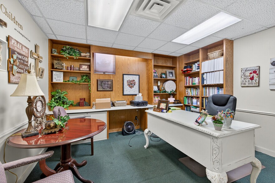 More Photos Of 147 E Hurst Blvd, Hurst Religious Facility For Sale