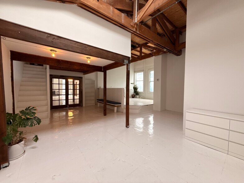 More Photos Of 209 San Juan Ave, Venice Flex For Lease