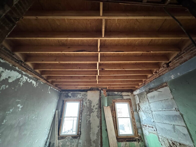 More Photos Of 443-447 E 25th St, Baltimore Storefront Retail Residential For Sale