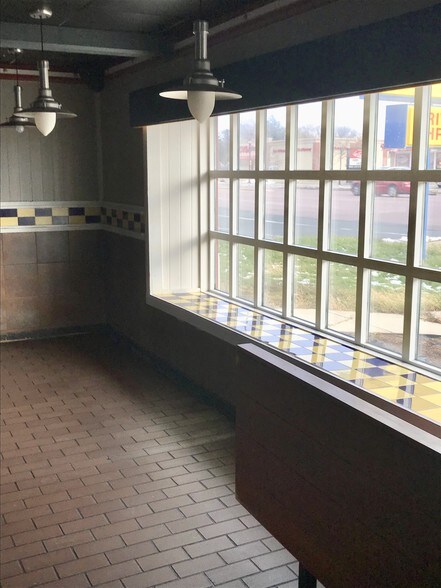 More Photos Of 1060 Madison Ave, Mankato Fast Food For Lease